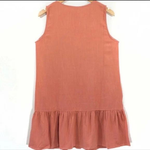 Women's Button Down Dress Loose Fit V-Neck Ruffle Bottom NWT Small - Picture 2 of 3